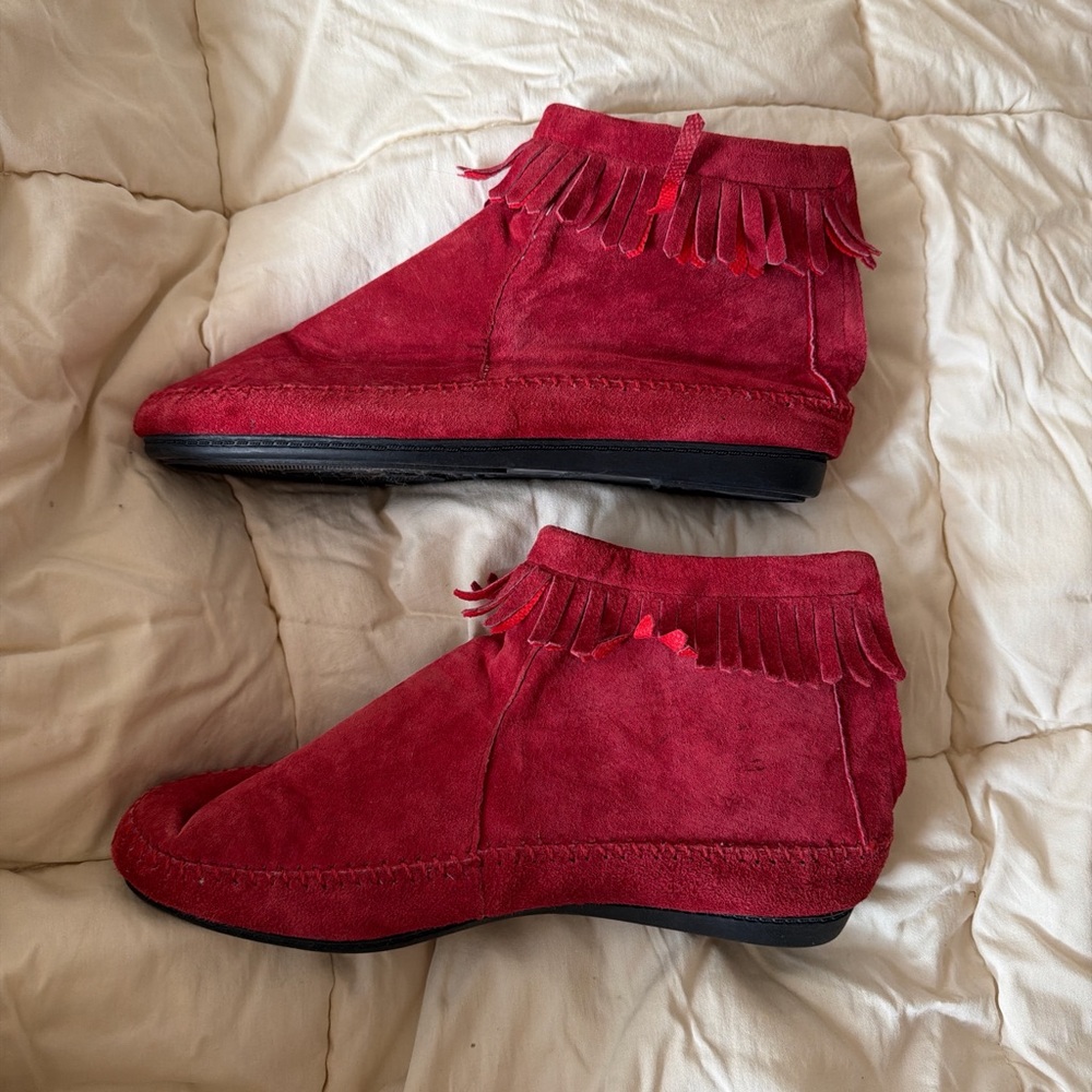 Elegant Red Suede Moccasins with Fringe Detail